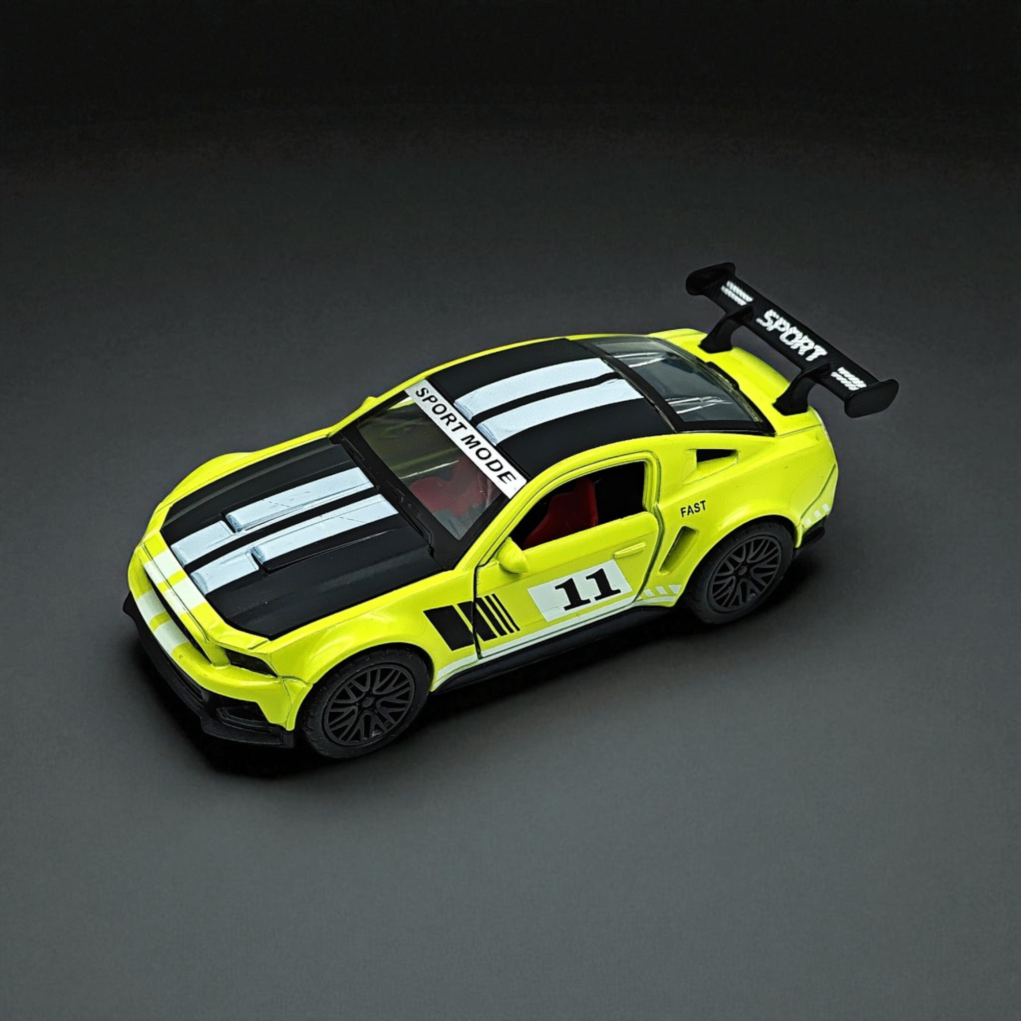 Smily Buds Premium Die-Cast Metal Mustang Sport Car Model 1:36 Scale Combo