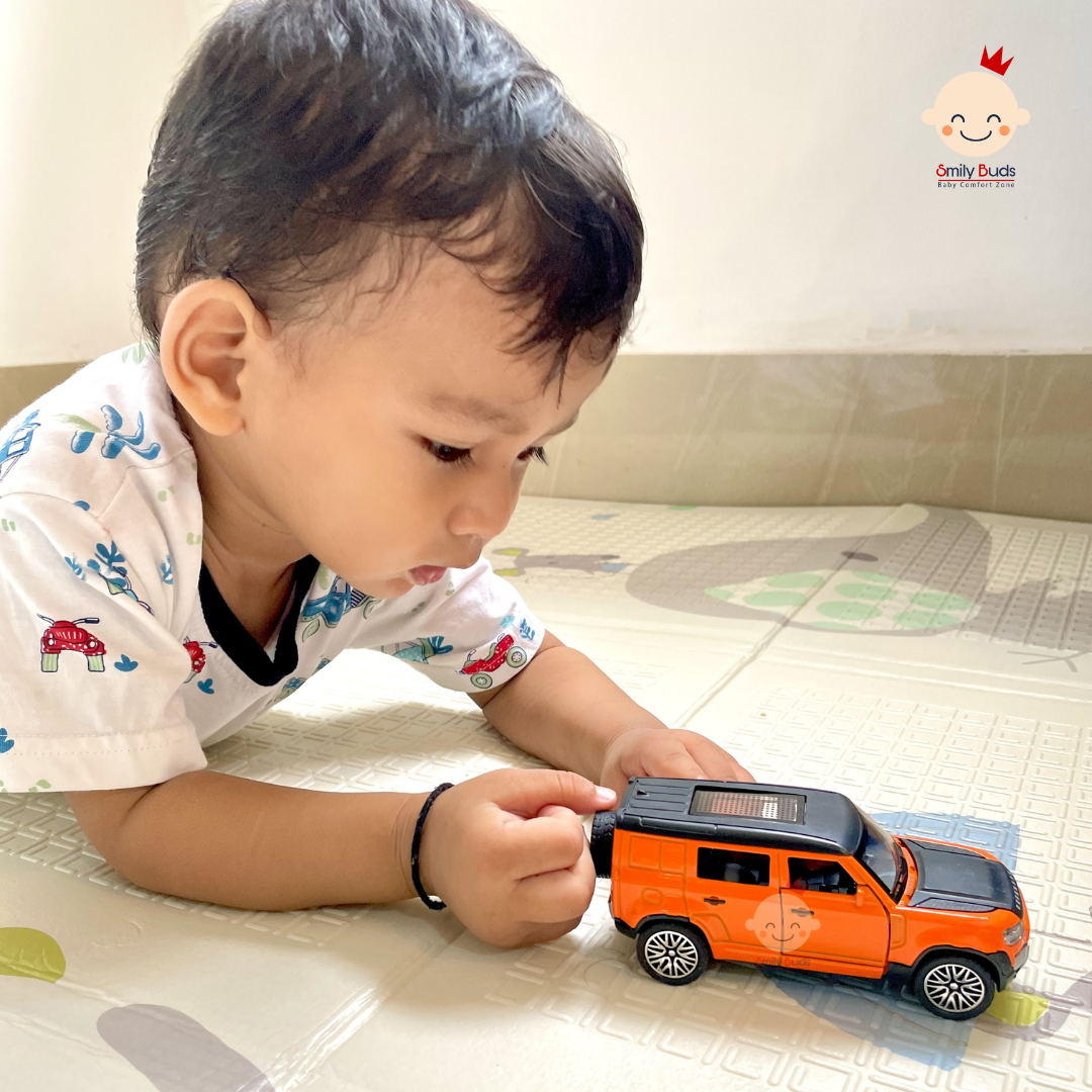 Smily Buds - Scale 1:36 Diecast Metal Car Model Defender Toy Combo