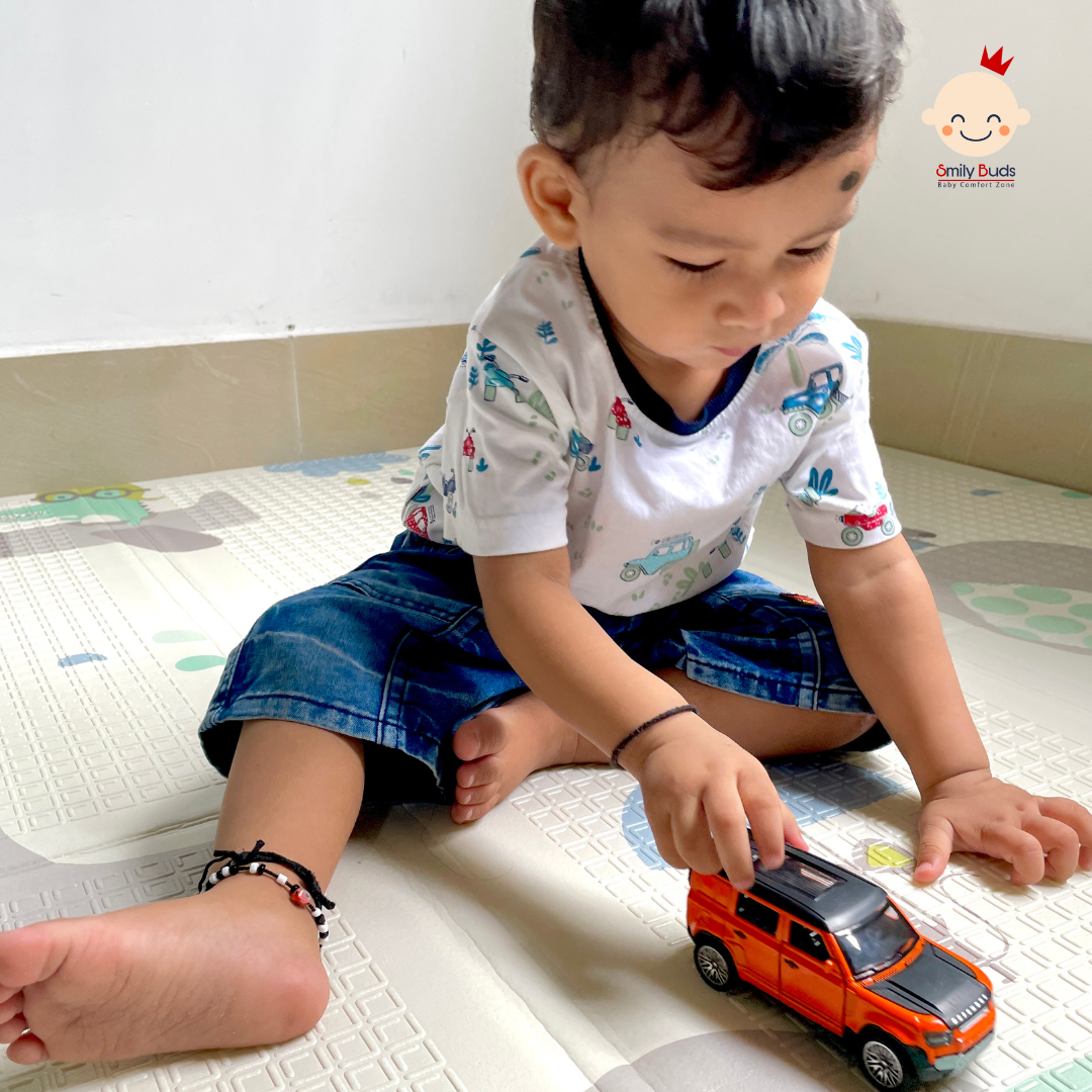 Smily Buds - Scale 1:36 Diecast Metal Car Model Defender Toy Combo