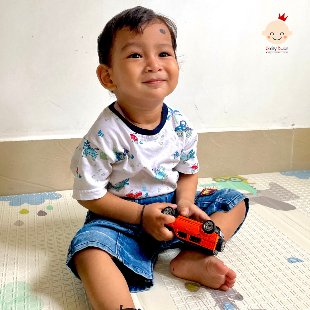 Smily Buds - Scale 1:36 Diecast Metal Car Model Defender Toy Combo